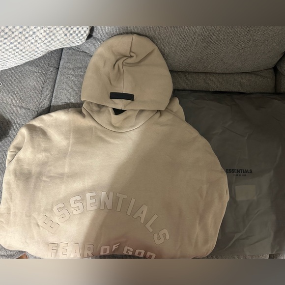 Selling brand new Essentials hoodie for men - Picture 2 of 4